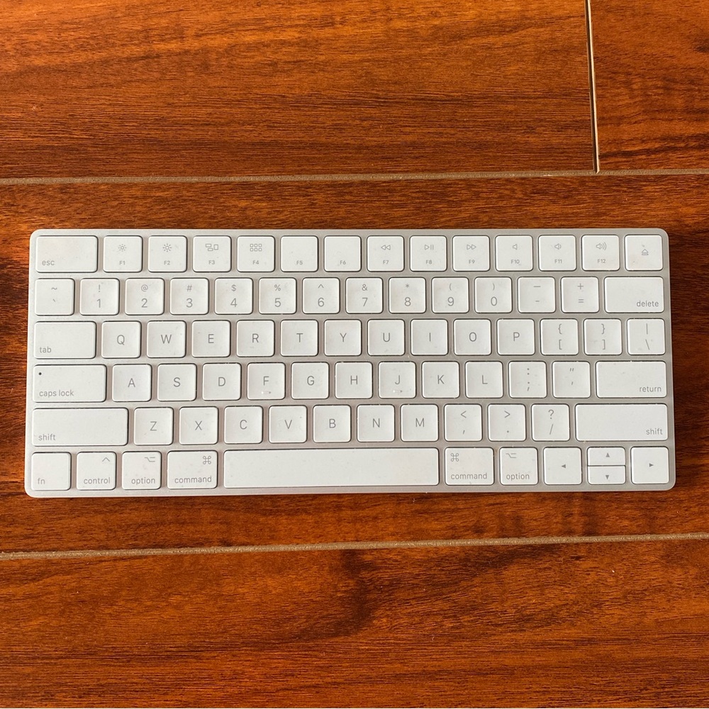 Apple Magic Wireless White Keyboard